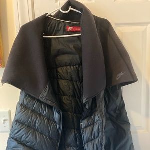 Nike women’s cape jacket  small